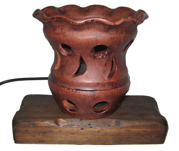 Candeeiro de mesa rústico com vaso de nogueira e madeira