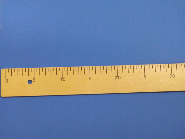 Regla de plástico 1 metro, medición en cm.