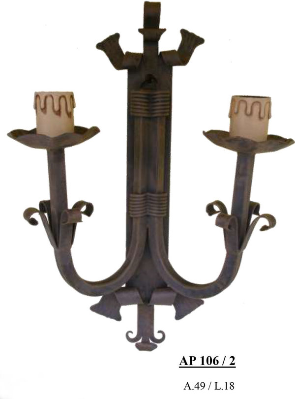 Wrought iron wall lamp, 2 lights, medieval